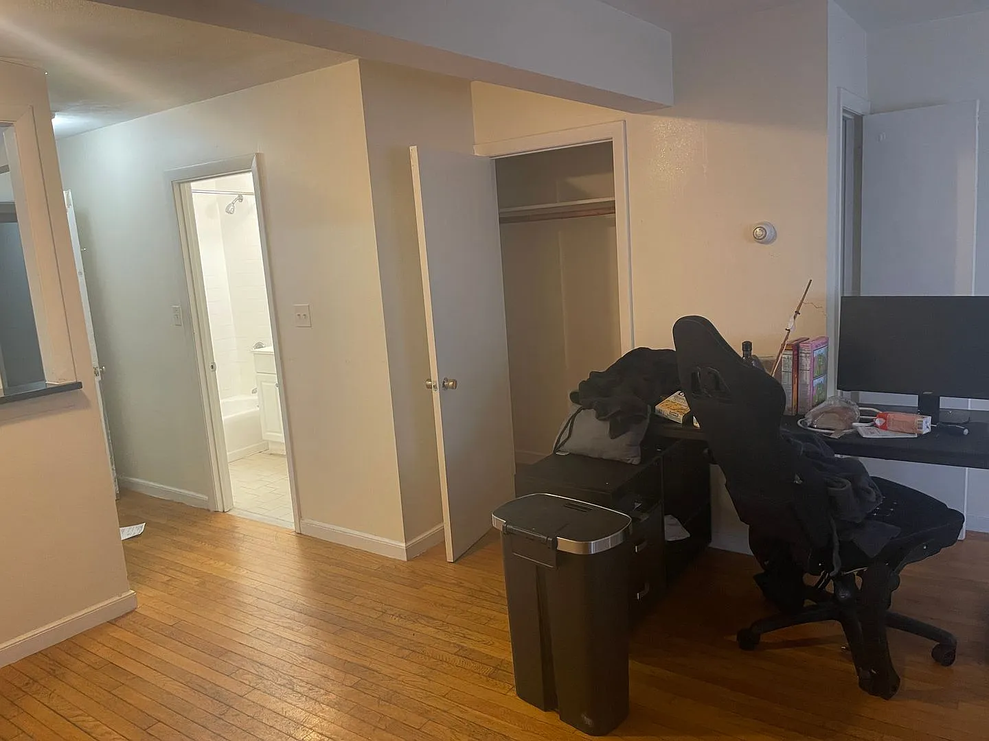 Free Momth Allston Oversized Sunny Modern 2 bed with Parking ava Ht Hw Inc Included, Students and... — Photo 3