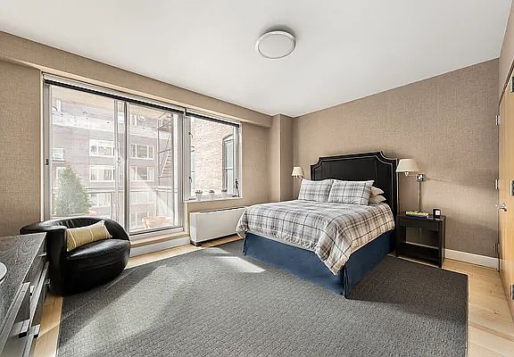 4th image of 146 W 22nd St APT 12