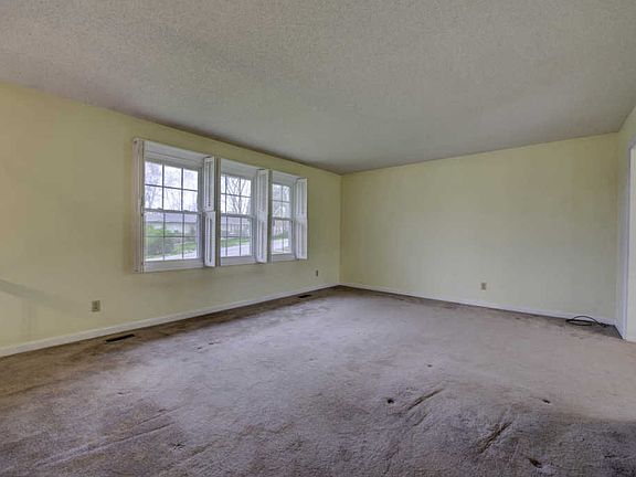 3rd image of 7524 Berkshire Blvd