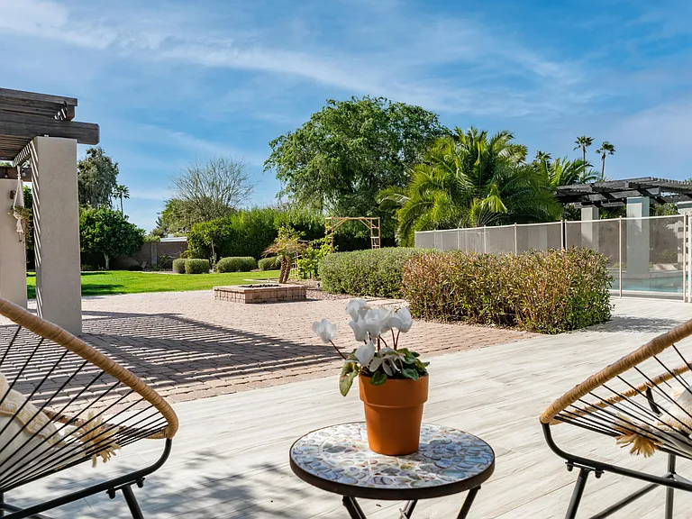 7417 E Paradise Dr — Photo 56