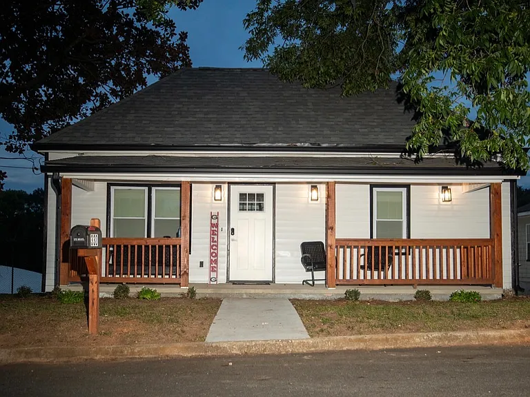 330 Macon Ave — Photo 20