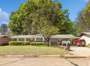111 Royale Dr, Texarkana, TX 75503