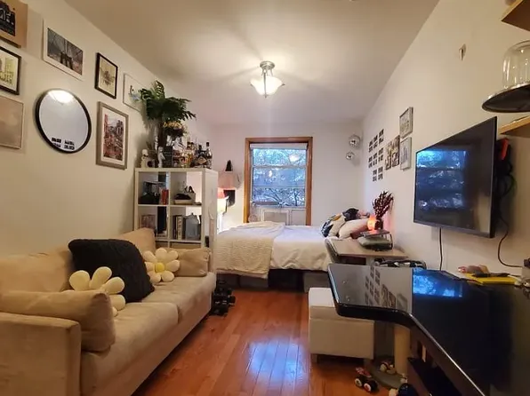 109 Joralemon Street image 3 of 7