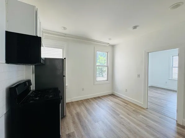 97 Woodlawn Avenue image 3 of 8