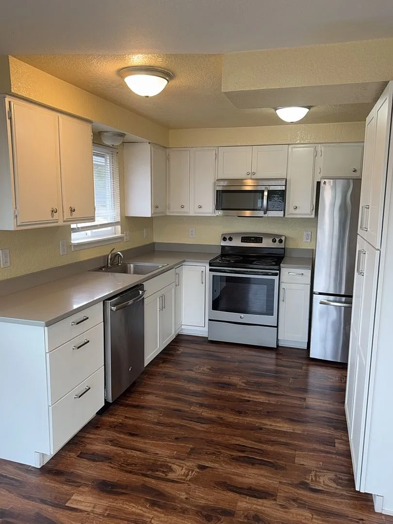 Limited-Time Offer: $25 Application Fee, Apply Today! Signed Lease Receive a $2,000 gift card to ... — Photo 2