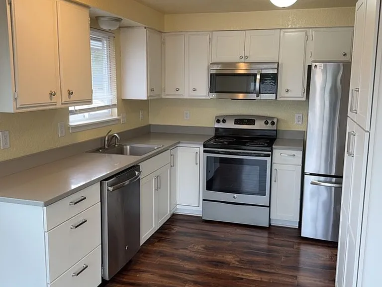 2701 Saint Clair St — Photo 2