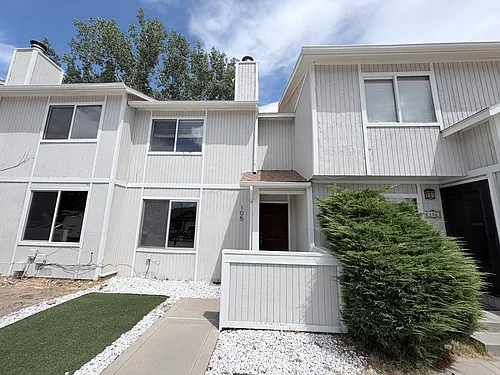 1305 Wellington Ave Photo 1