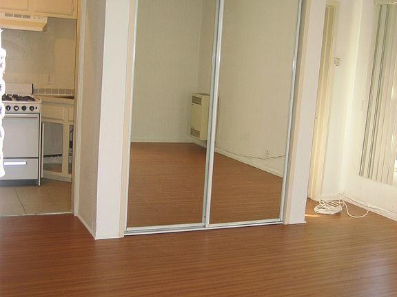 5th image of 338 N New Hampshire Ave APT 1