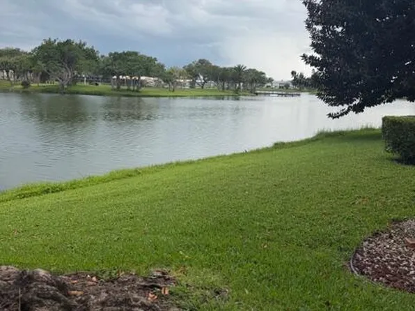 149 Stratford E, West Palm Beach, FL