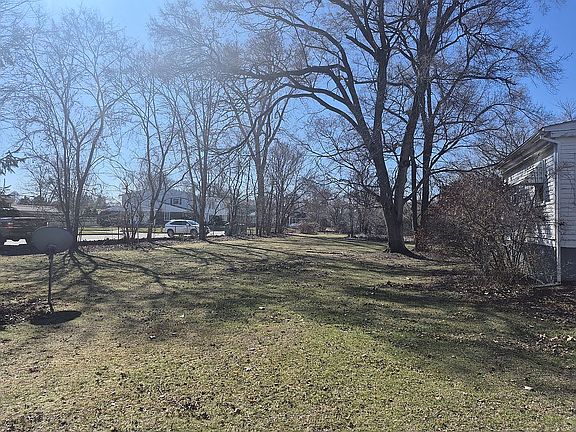 2nd image of 35901 Union Lake Rd