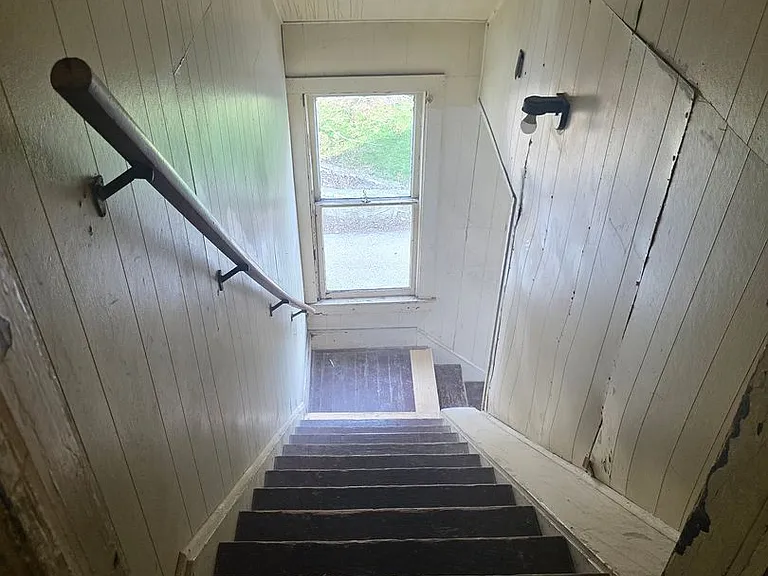 536 E Center St — Photo 2
