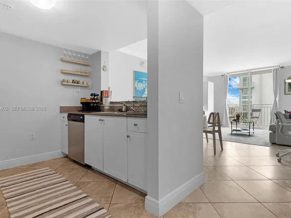 60 NW 37th Ave APT 905, Miami, FL 33125