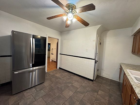 5th image of 132 Delord Ave