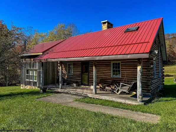 572 Deer Tracks Dr, Terra Alta, WV 26764