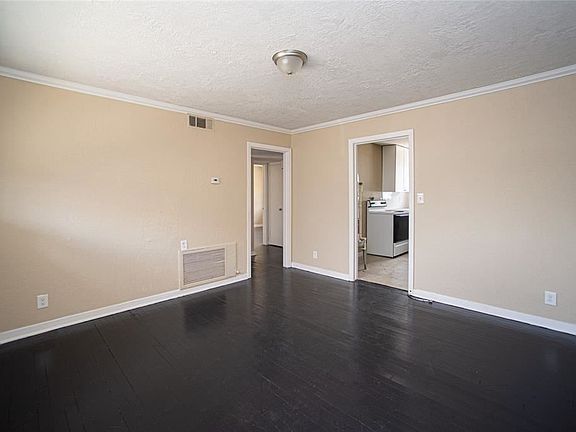2nd image of 2417 Southmore Blvd
