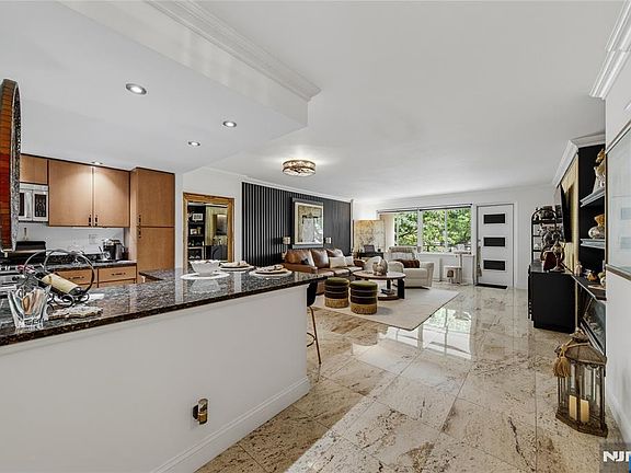 3rd image of 1203 River Rd APT 1G