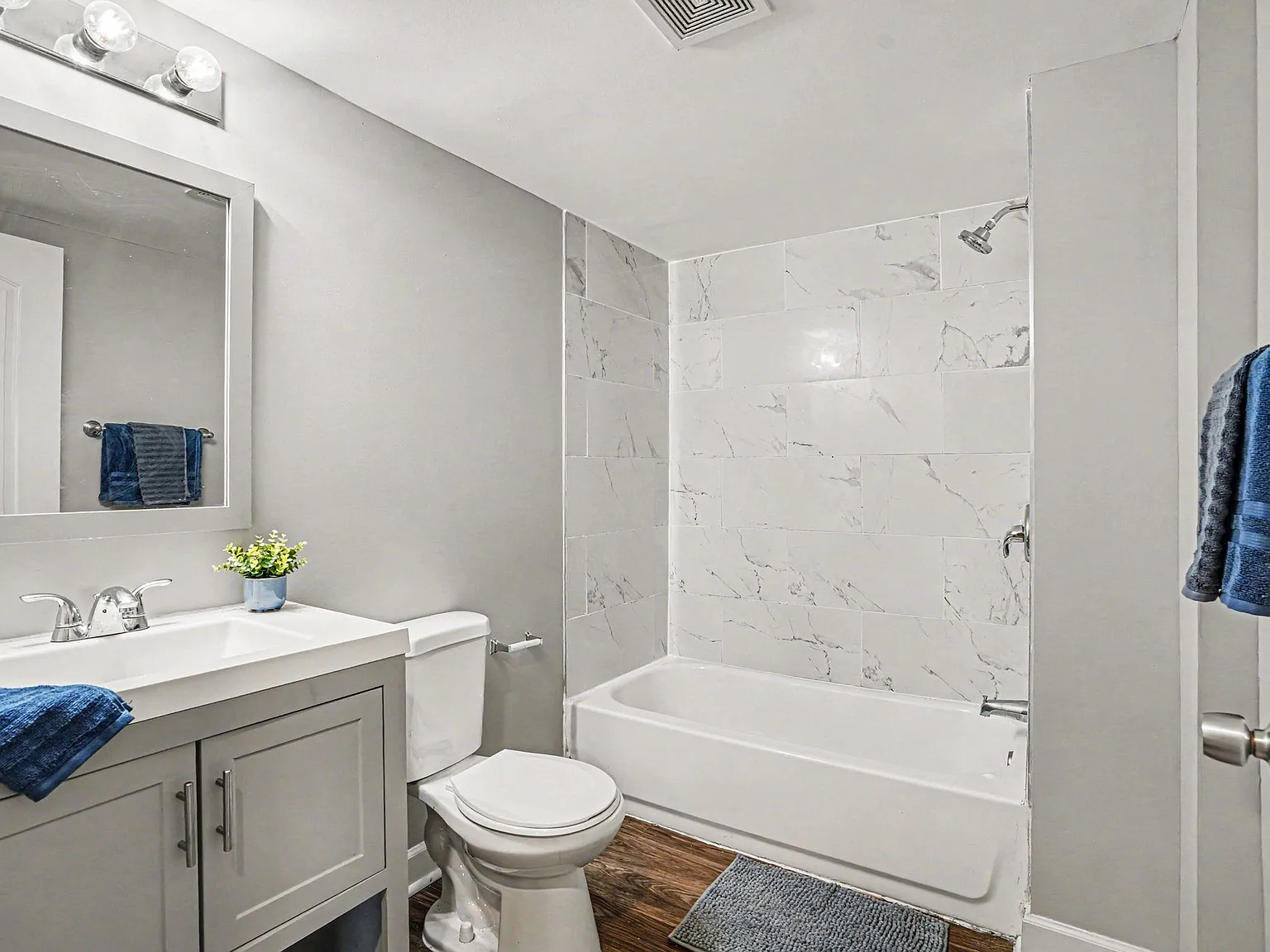 Hillside Apartments — Photo 3