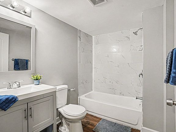 3rd image of 414 Hillside Dr #24