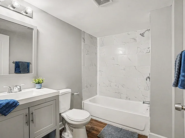 Hillside Apartments — Photo 3