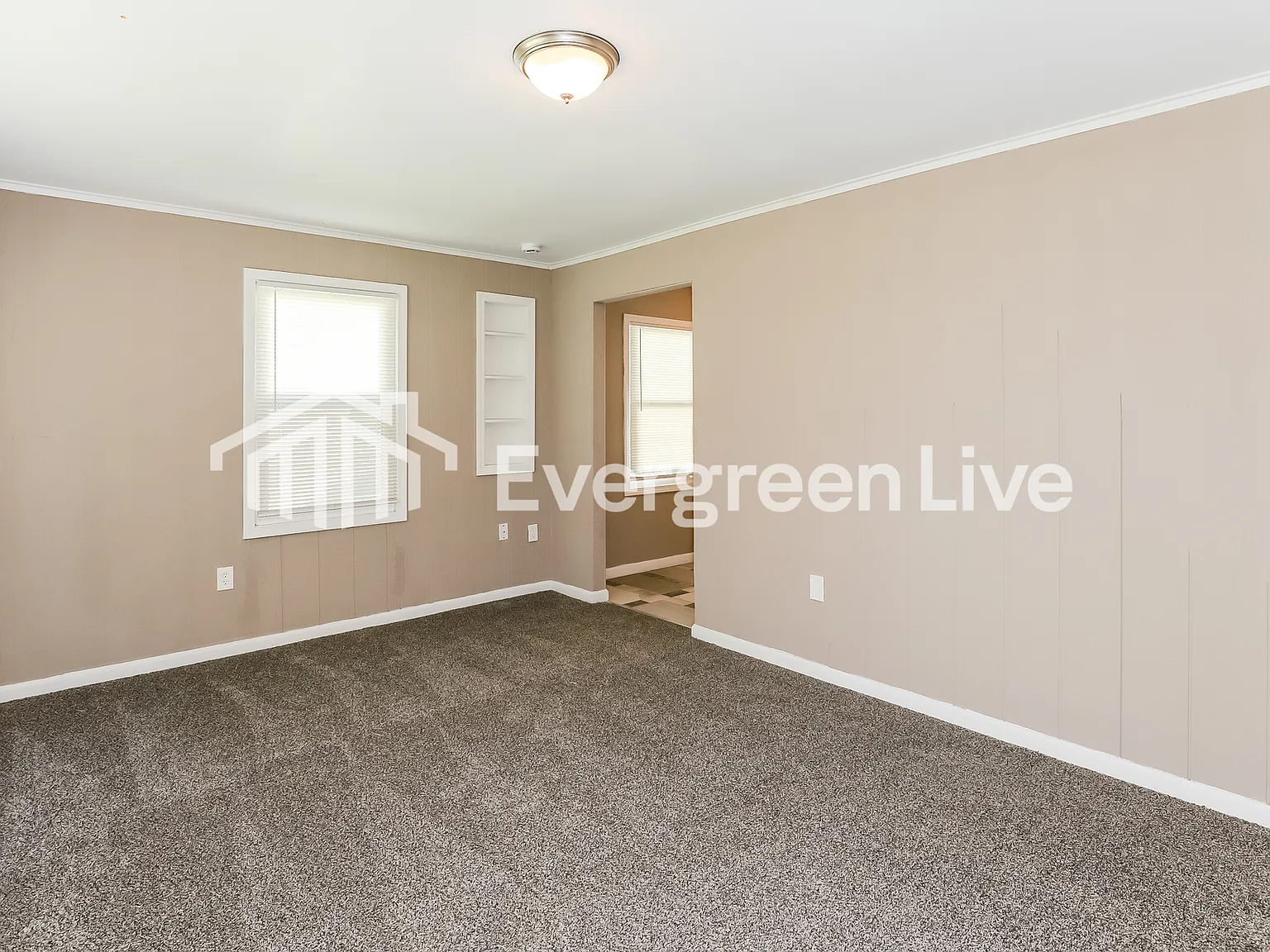 3 bed, 1.0 bath, 1080 sqft, $1,295 — Photo 2