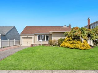 3685 Prairie Path, Bethpage, NY 11714