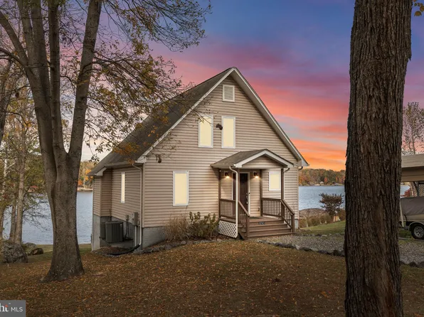 1250 S Lakeshore Dr, Louisa, VA 23093
