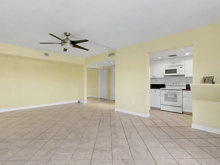 701 NW 19th St #401 — Photo 21