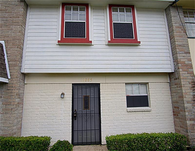 1st image of 11885 Algonquin Dr