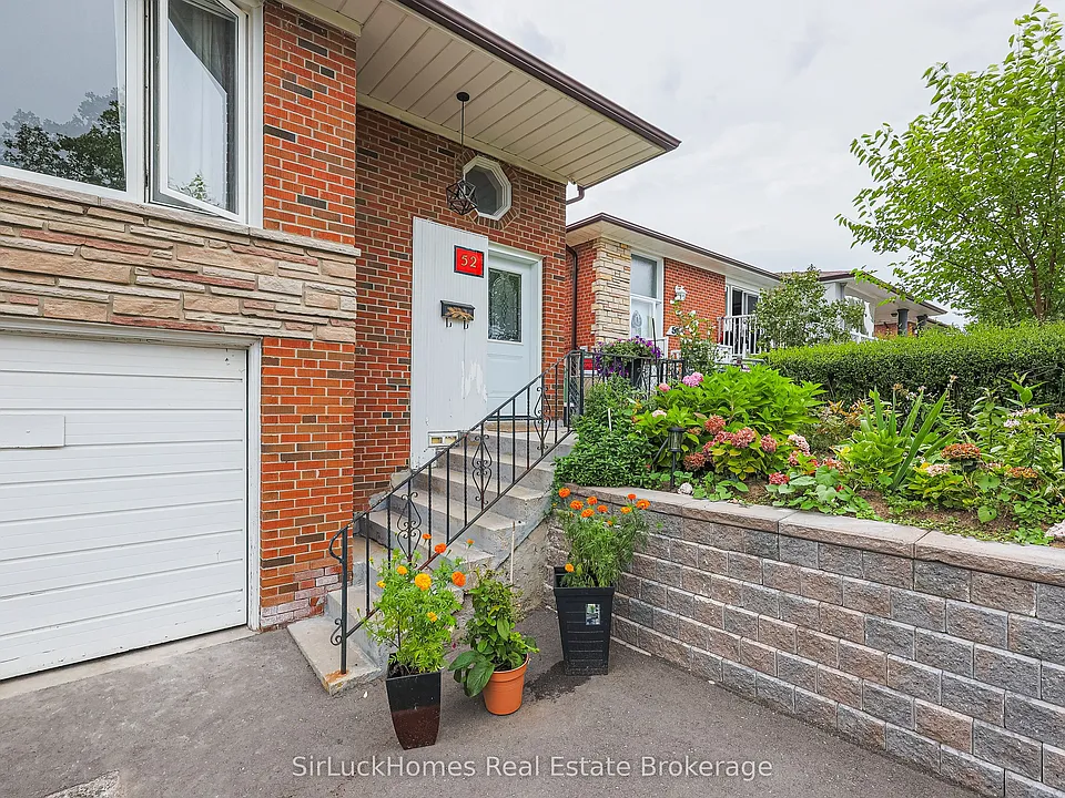 52 Dellbrook Cres