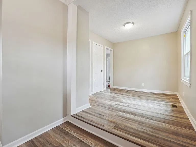1435 Lanvale Dr SW — Photo 4