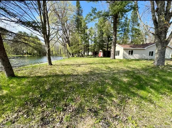 6246 S Dorr Rd, Falmouth, MI 49632