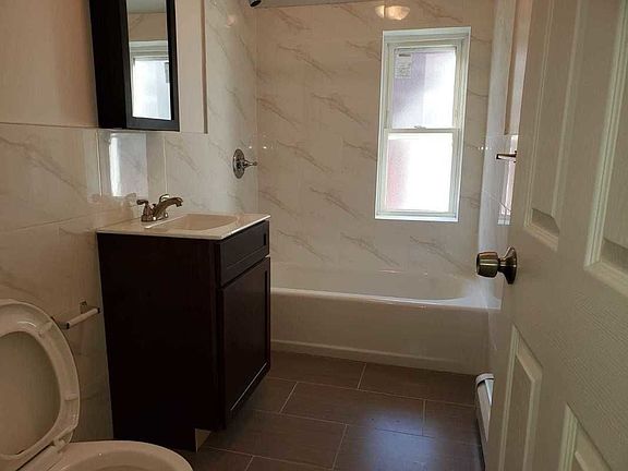 4th image of 422 E 26th St #C