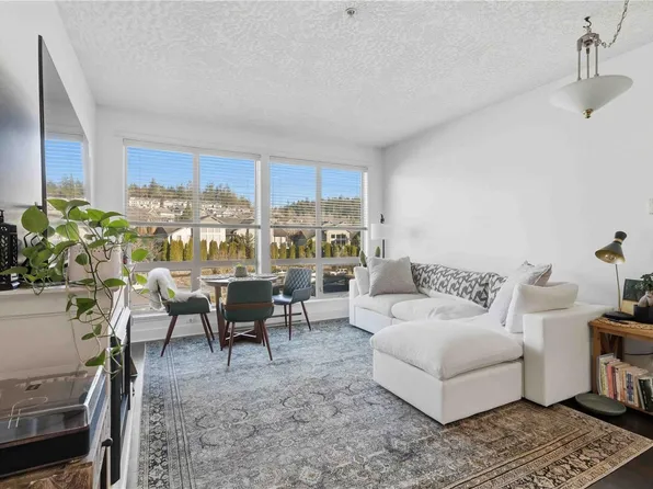 627 Brookside Rd #303, Colwood, BC V9C 0C3