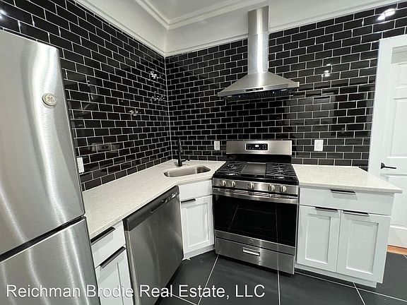 2nd image of 142 Greenwood St Floor 1