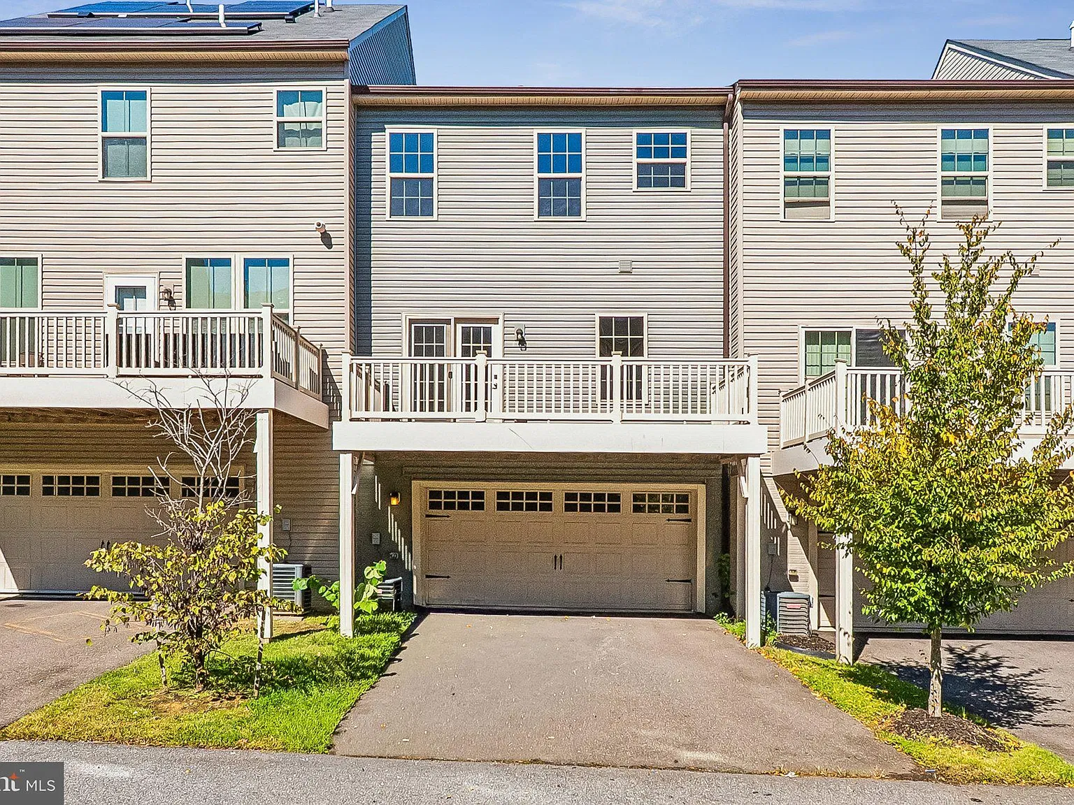3 bed, 4.0 bath, 1864 sqft, $3,300 — Photo 4