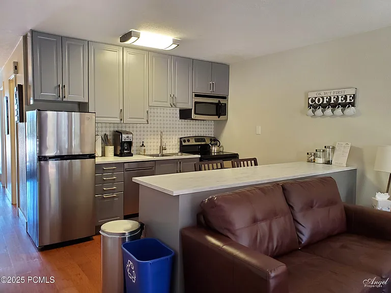 1530 Empire Ave #200 — Photo 13