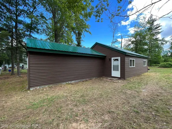 5958 Hy Rd, Hale, MI 48739