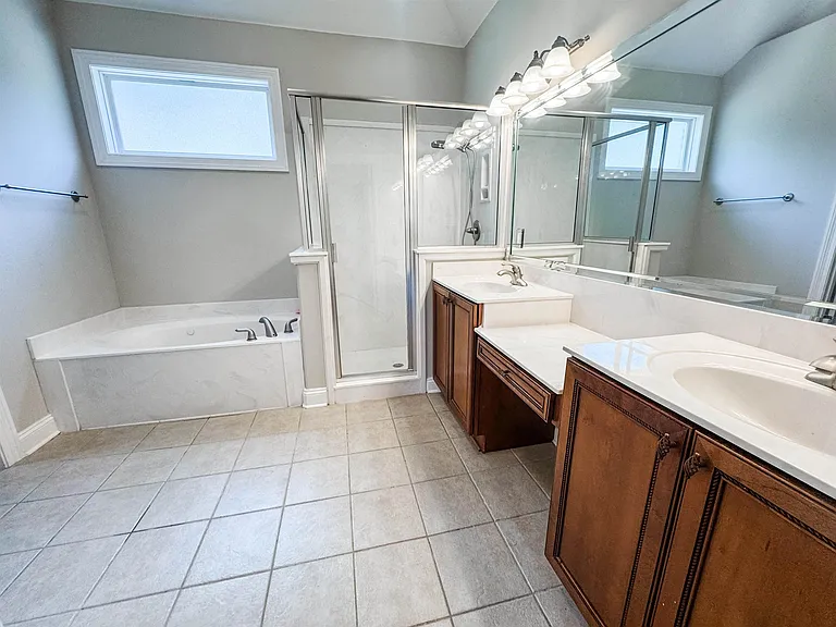 621 Covington Walk Ln S — Photo 10