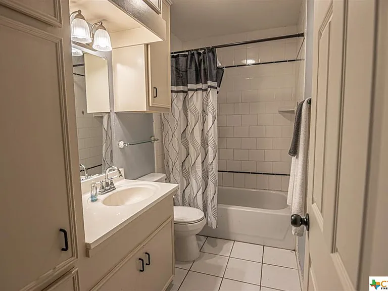 103 N Oak Dr — Photo 15