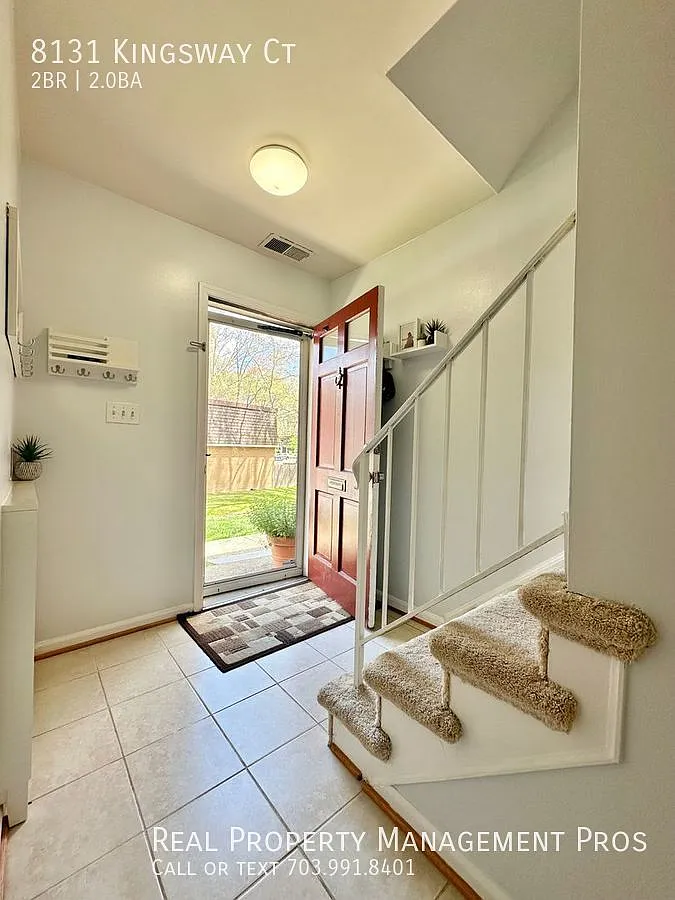 Building Photo - 8131 Kingsway Ct
