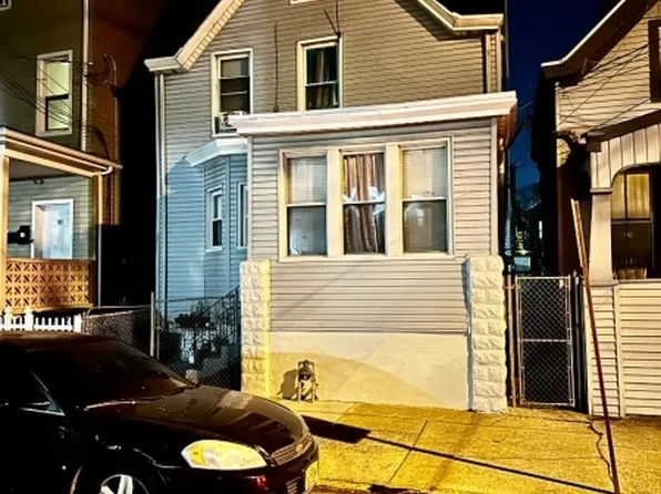 95 Highland St, Paterson City, NJ 07524