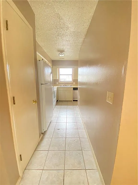 2 bed, 1.5 bath, 1088 sqft, $1,000 — Photo 4
