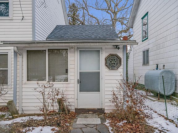 4th image of 64 Grove Street