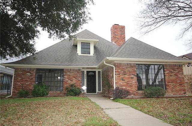1st image of 928 Country Club Ln