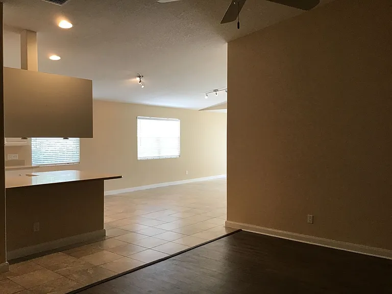 11824 Delfina Ln — Photo 8