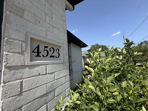 3rd image of 4523 N Ottawa Dr