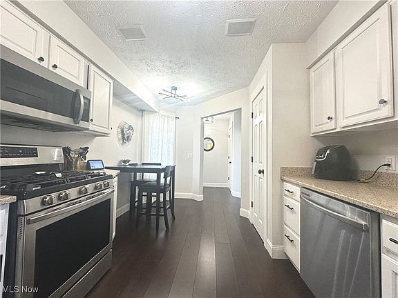 5th image of 279 English Lakes Blvd