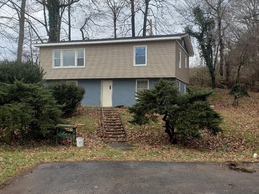 1st image of 2303 Abbott Dr