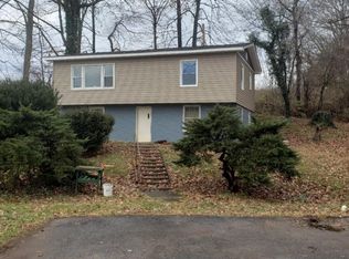 2303 Abbott Dr, Johnson City, TN 37601