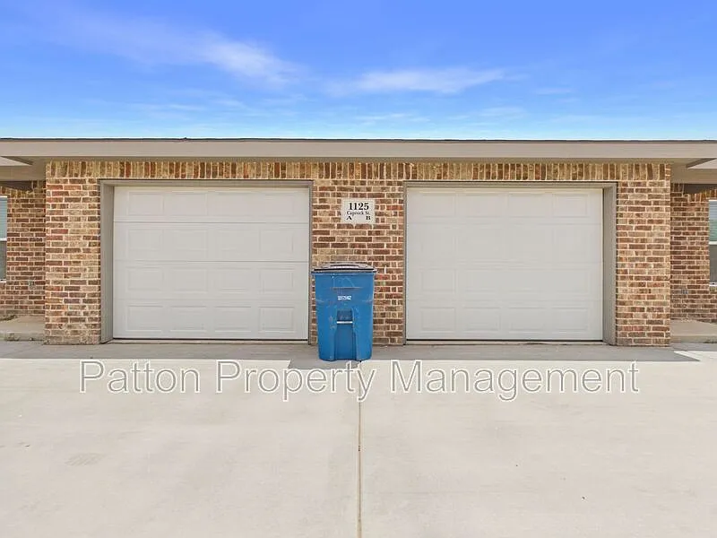 3 bed, 2.0 bath, $1,650 — Photo 1